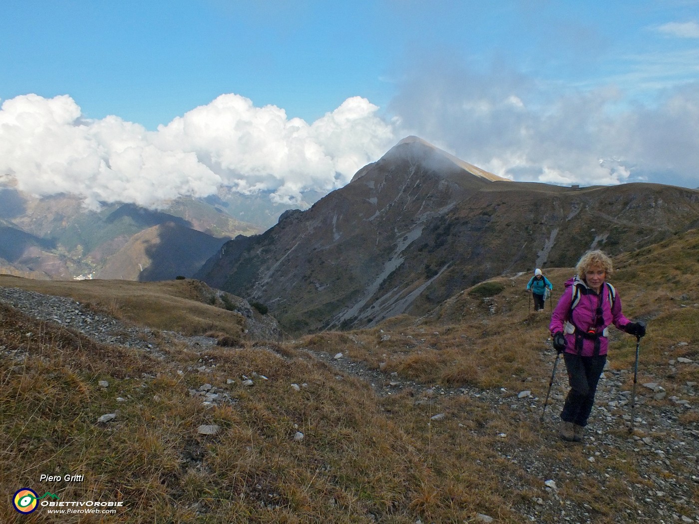 55 Sul 101 verso il Sodadura con vista alle spalle su Aralata-Baciamorti.JPG